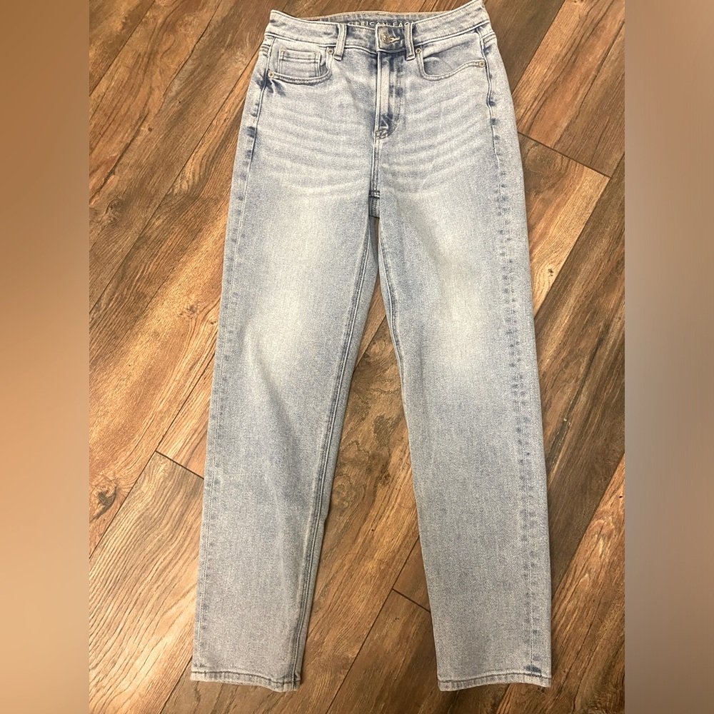 American Eagle Mom Straight Jeans